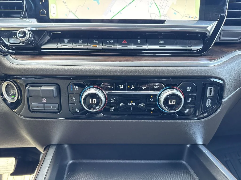 Used 2025 White GMC SLT image 19