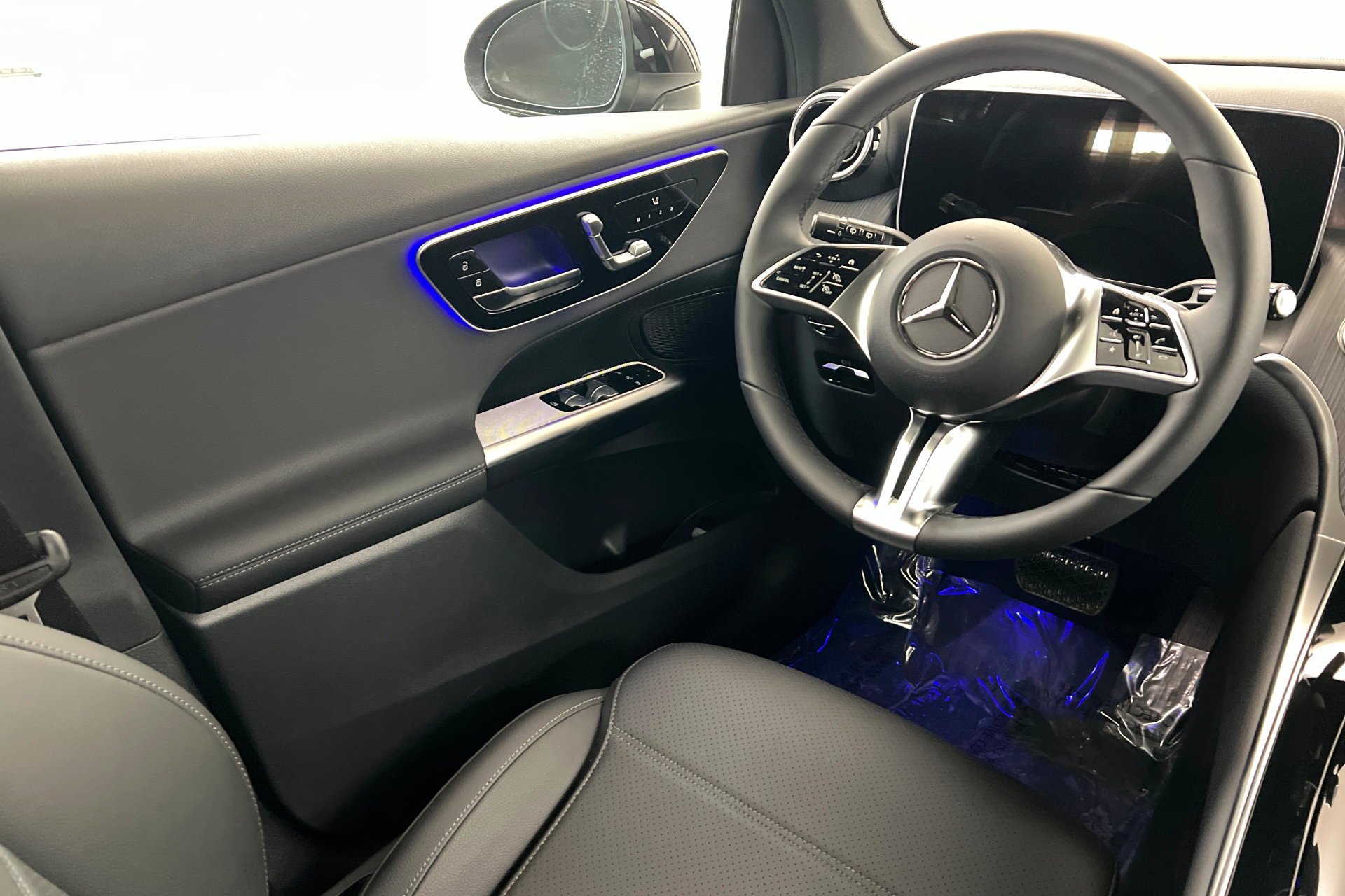 New 2026 Black Mercedes-Benz GLC 300 image 37