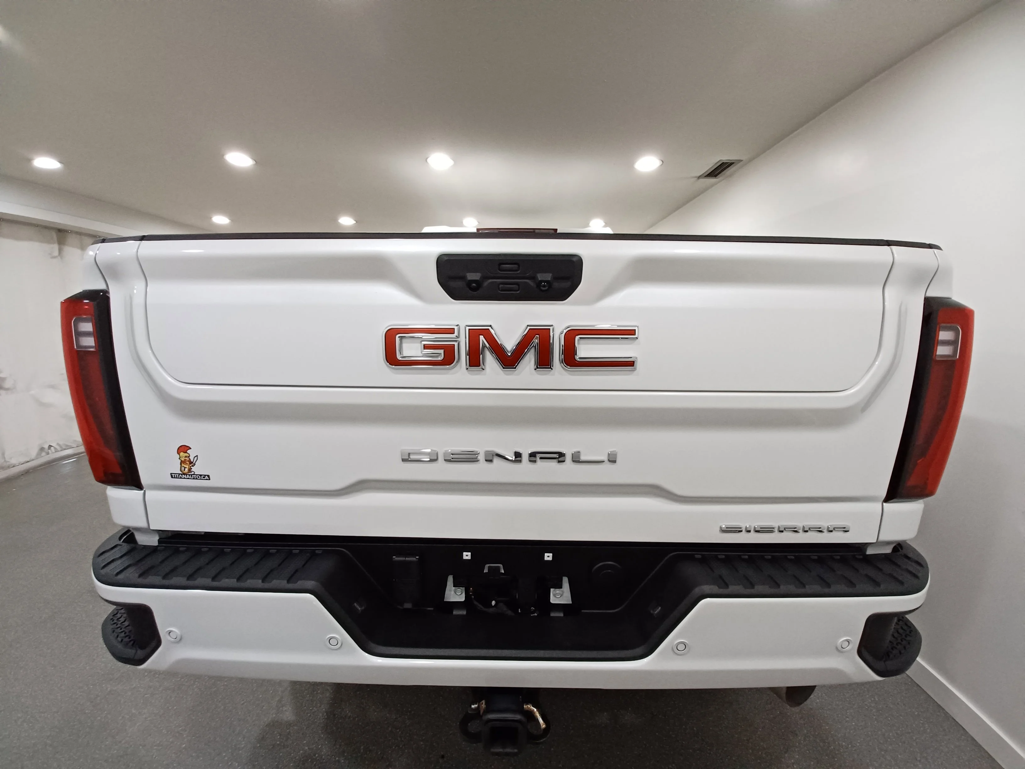 Certified Used 2025 White Frost Tricoat GMC Denali 4WD*No Lux Tax | 6.6L Duramax Diesel | Adapt Cruise | Remote Start | Cooled Leather | Tow Pkg image 24