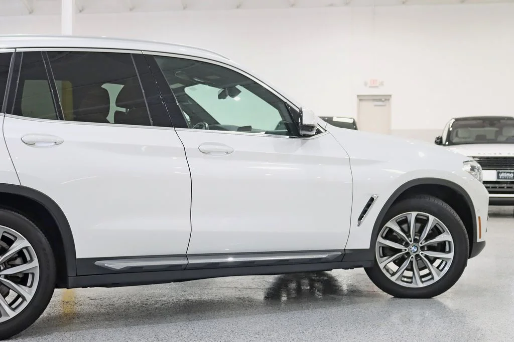 Used 2019 White BMW xDrive30i image 11