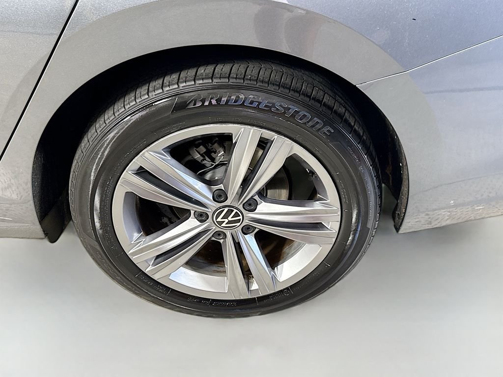 Used 2023 Platinum Gray Metallic Volkswagen SE image 30