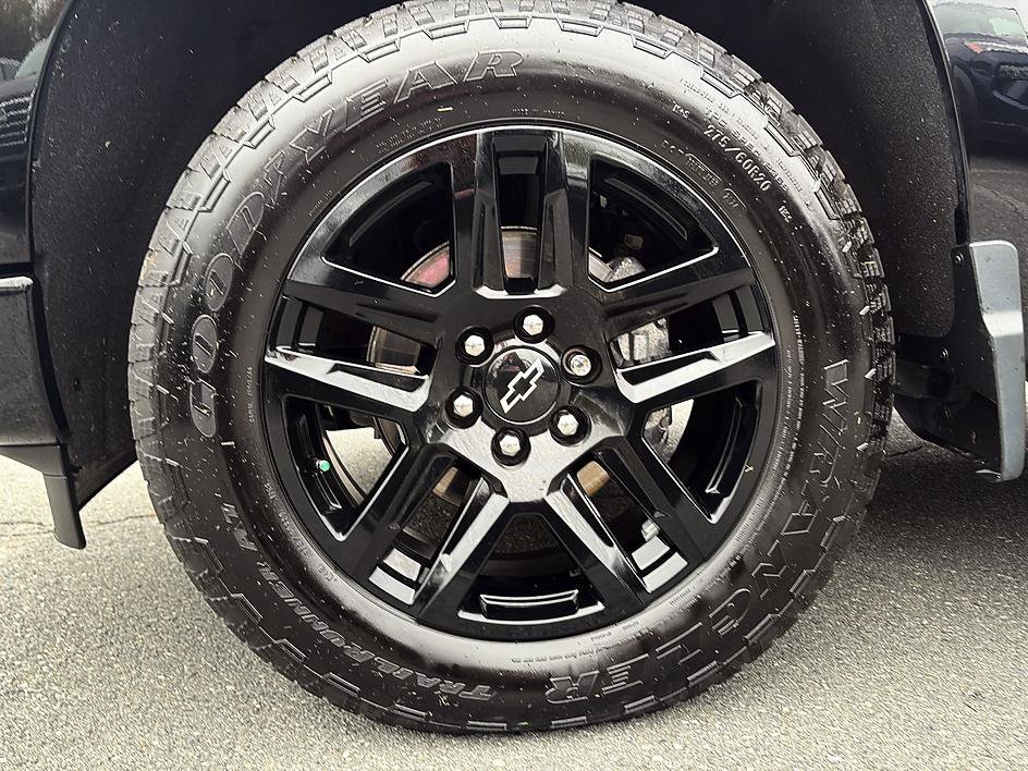 Used 2022 Black Chevrolet RST image 24