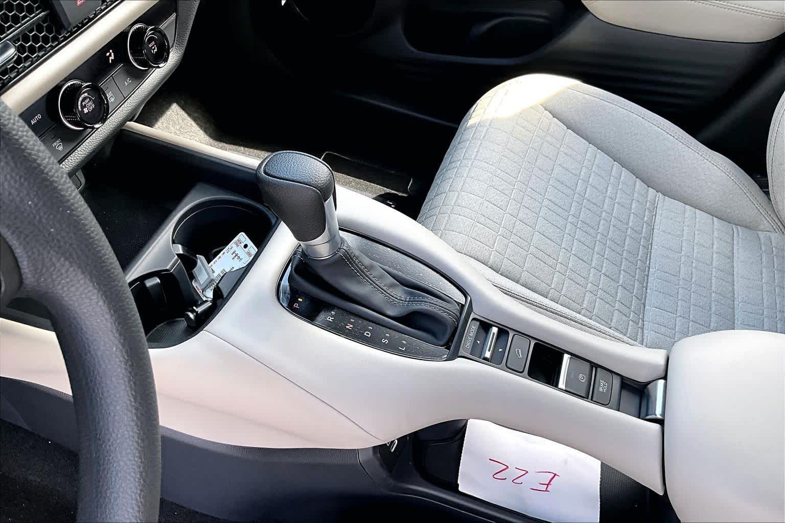 New 2027 Platinum White Pearl Honda LX 2WD image 9