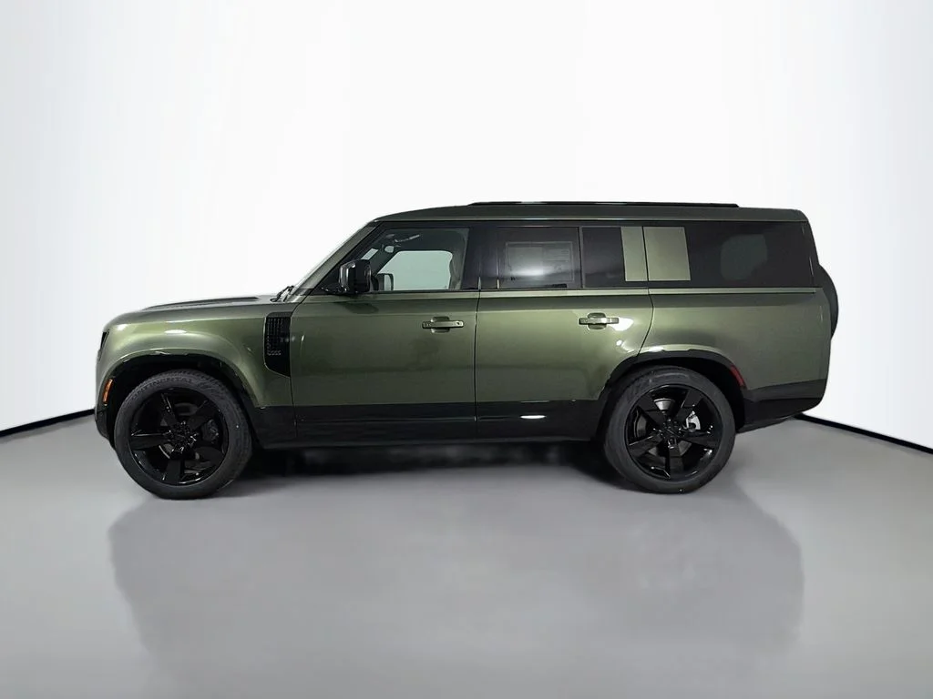New 2026 Woolstone Green Land Rover X-Dynamic SE image 8