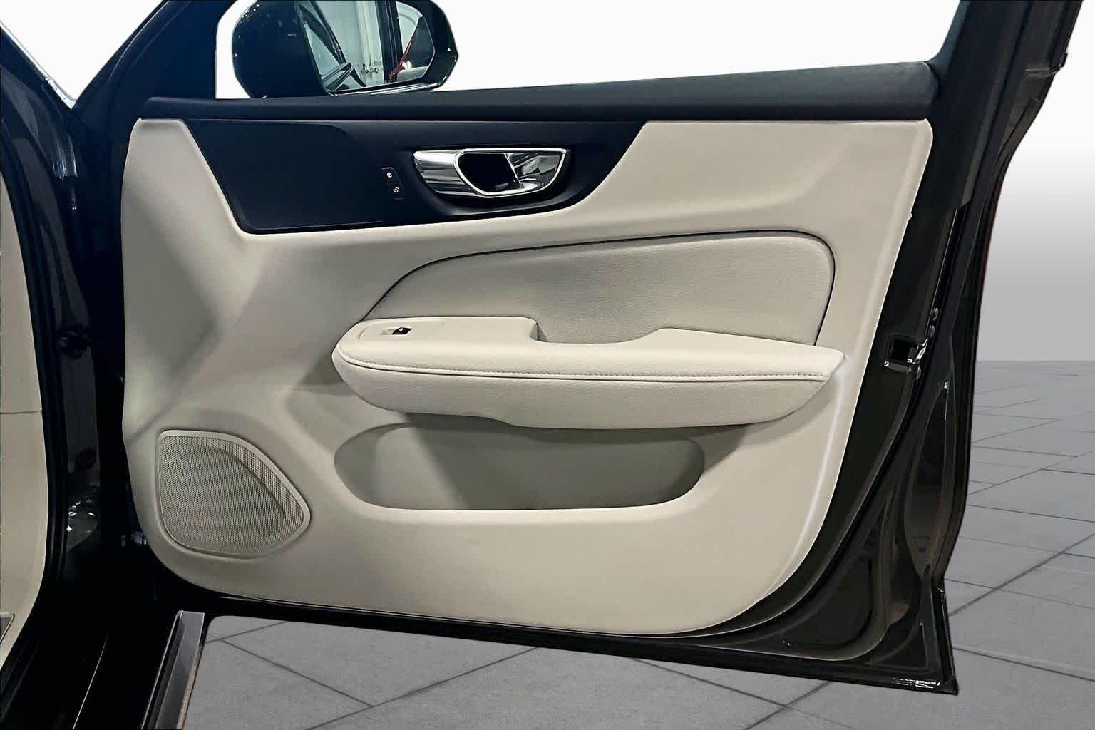 Used 2020 Pine Grey Metallic Volvo  image 22