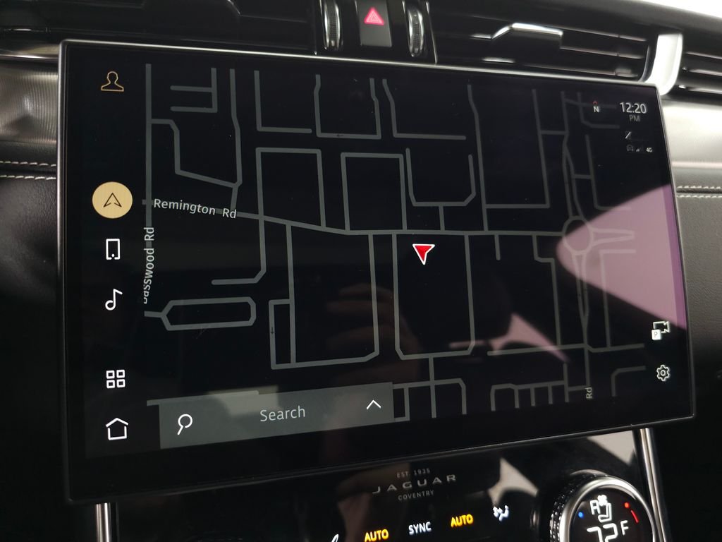 Used 2022  Jaguar R-Dynamic SE image 24
