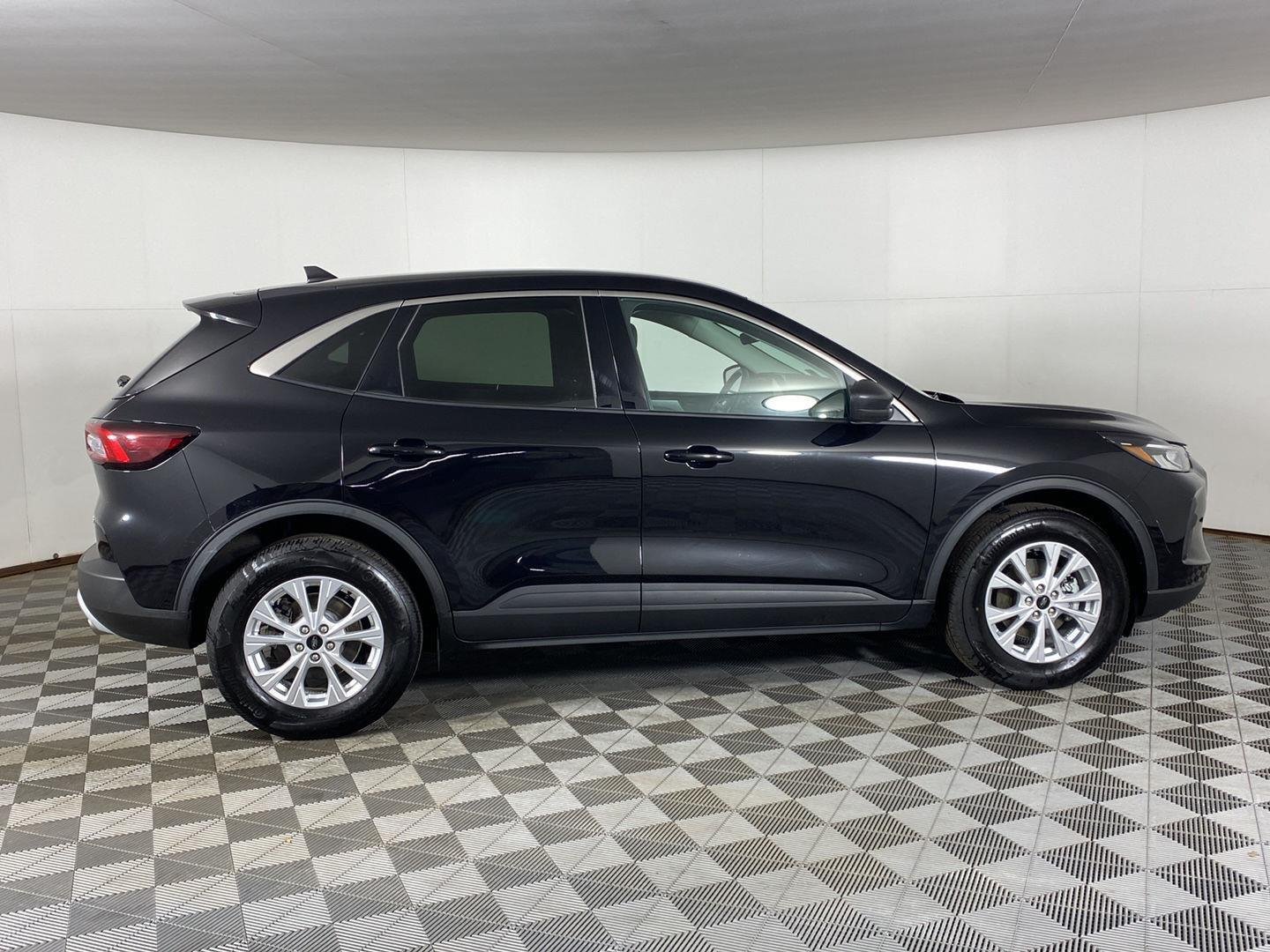 Used 2023 Black Metallic Ford Active image 11