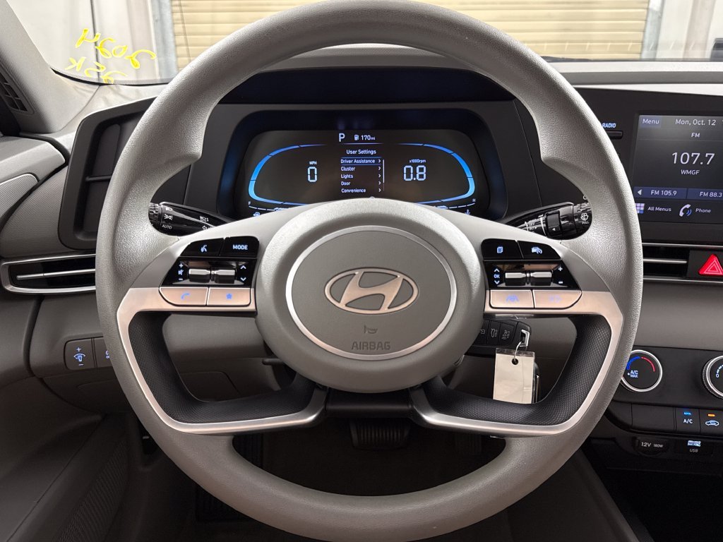 2024 Hyundai Elantra SE - Photo 16