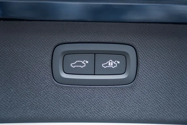 New 2026 Denim Blue Volvo T8 Plus image 11