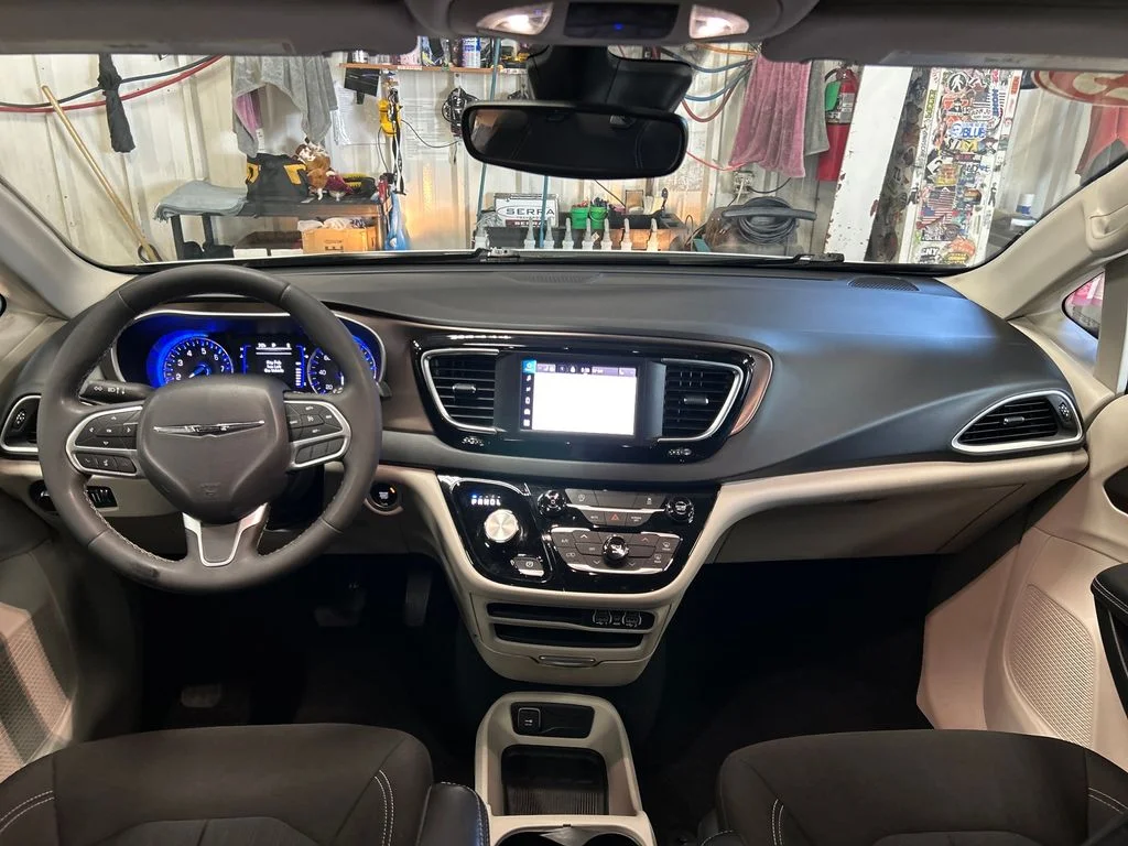 Used 2023 White Chrysler LX image 18