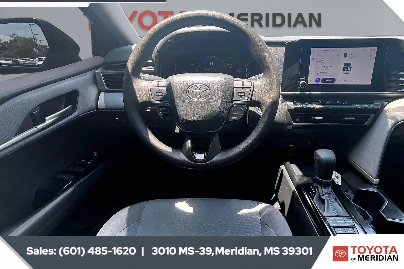 Used 2025 Ocean Gem Toyota LE image 5