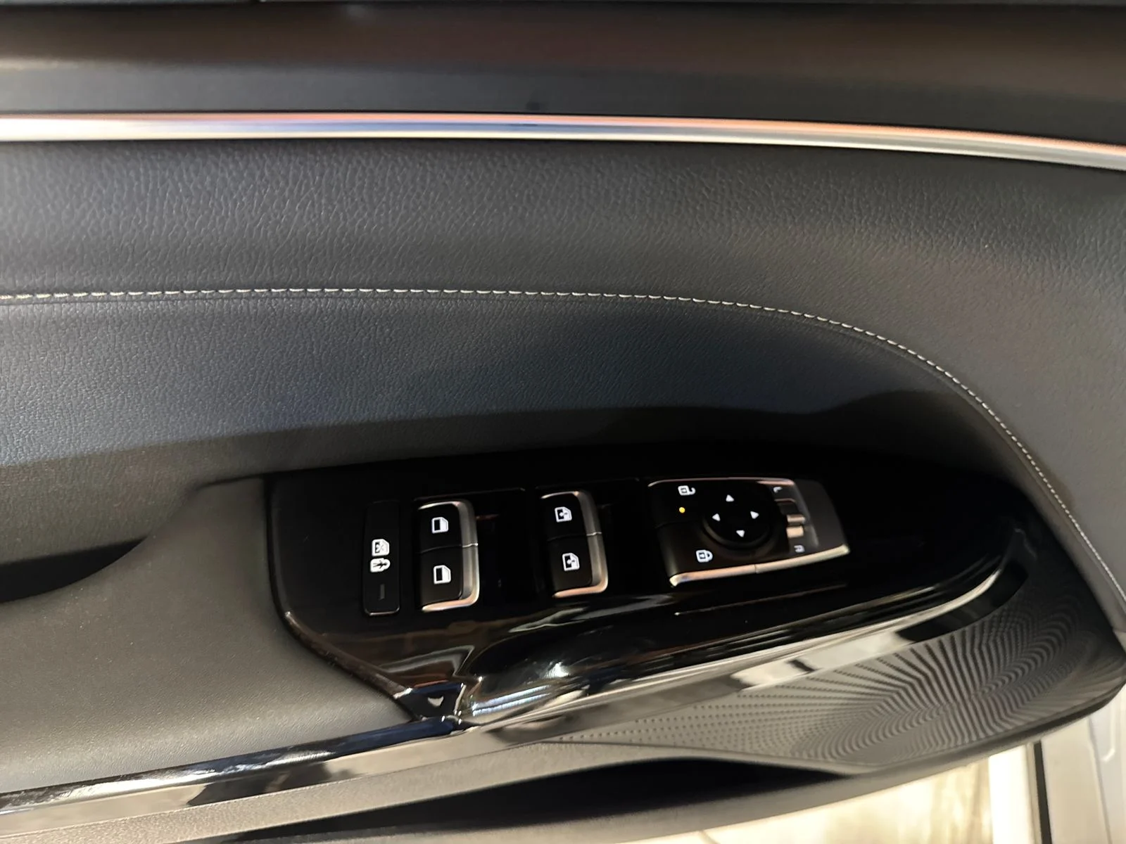 New 2026 Snow White Pearl Kia GT-Line image 25