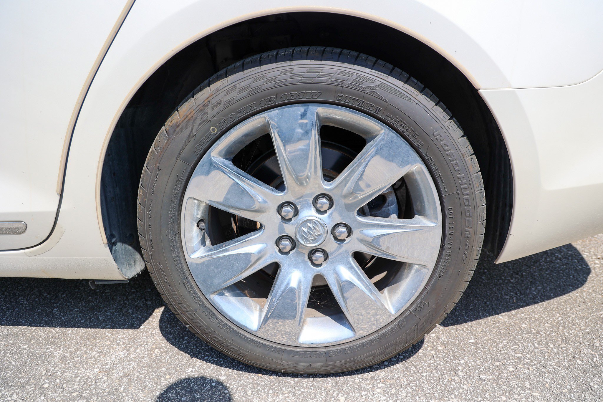 Used 2010 White Diamond Pearl Buick CXS image 12