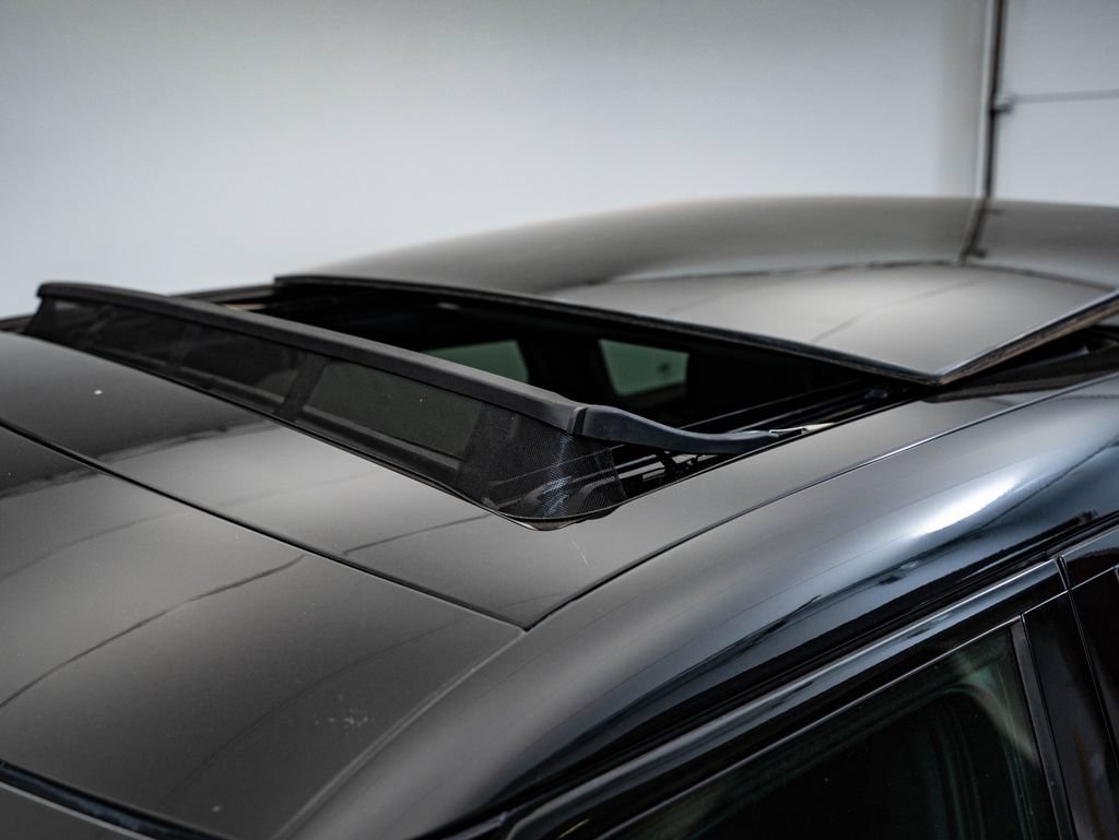 Used 2022 Fuji White Land Rover SE image 14