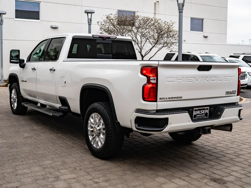 Used 2022 Iridescent Pearl Tricoat Chevrolet High Country image 6