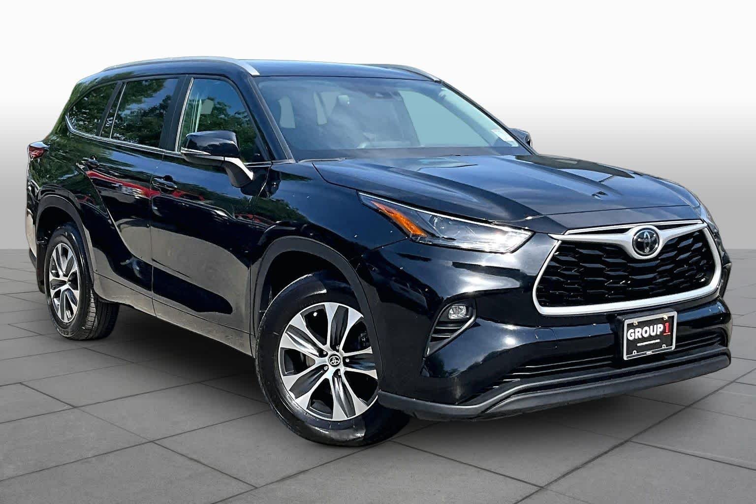 Used 2023 Midnight Black Metallic Toyota XLE image 3