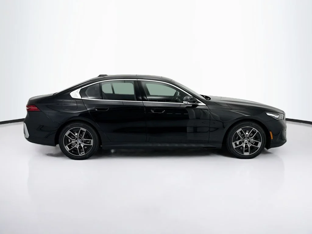 New 2027 Dk. BMW 530i image 4