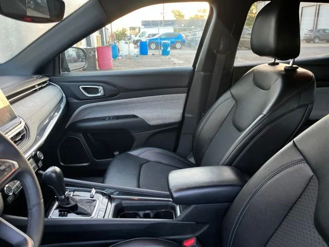 Used 2024 Black Jeep Latitude image 6