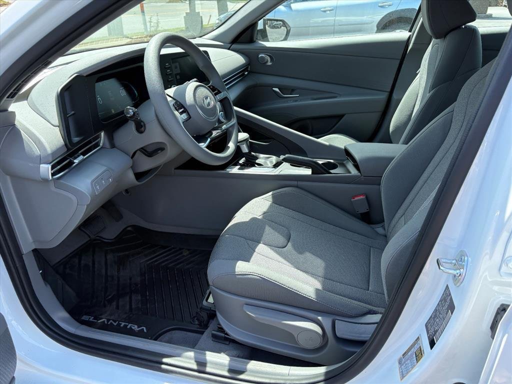 New 2026 Serenity White Pearl Hyundai SE image 26