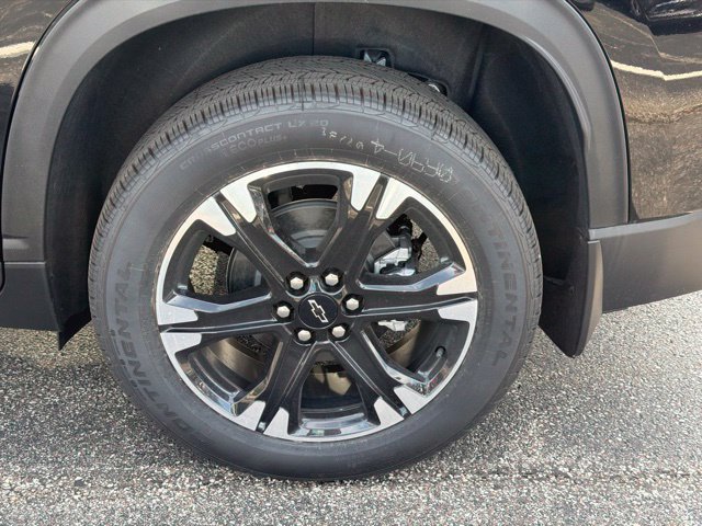 New 2027 Mosaic Black Metallic Chevrolet LT image 7