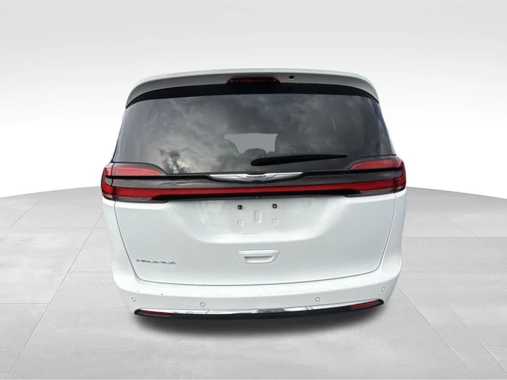 Used 2023 White Chrysler Touring L image 4