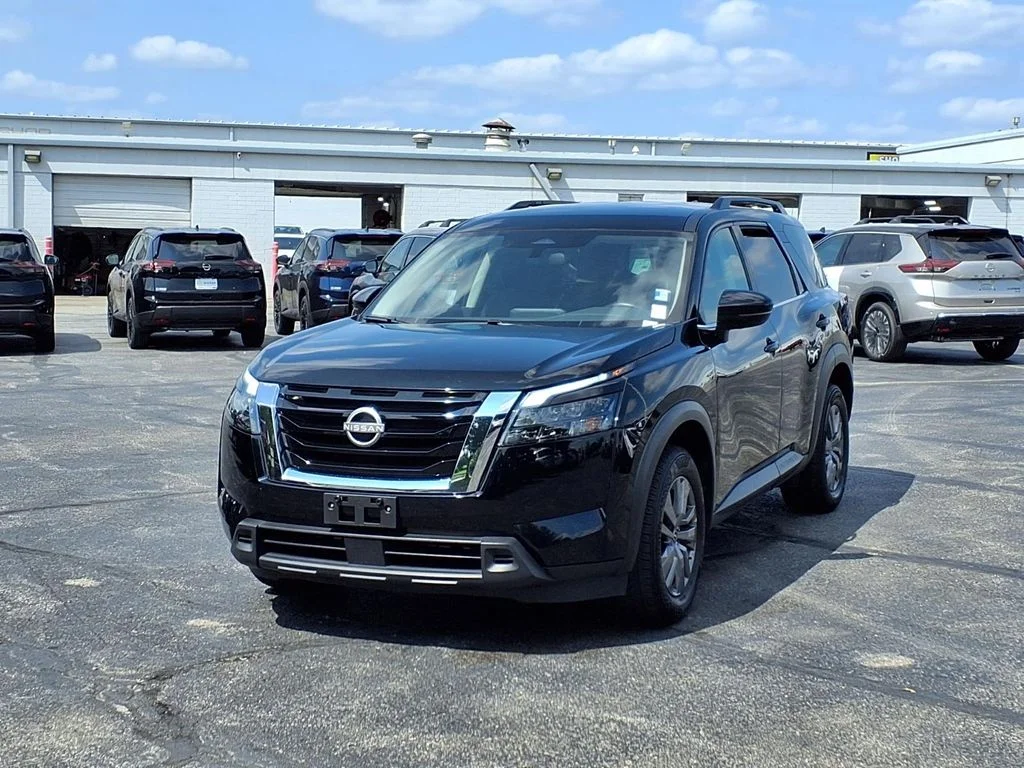 Used 2025 Nissan Pathfinder SV with VIN 5N1DR3BC7SC211399 for sale in Kansas City