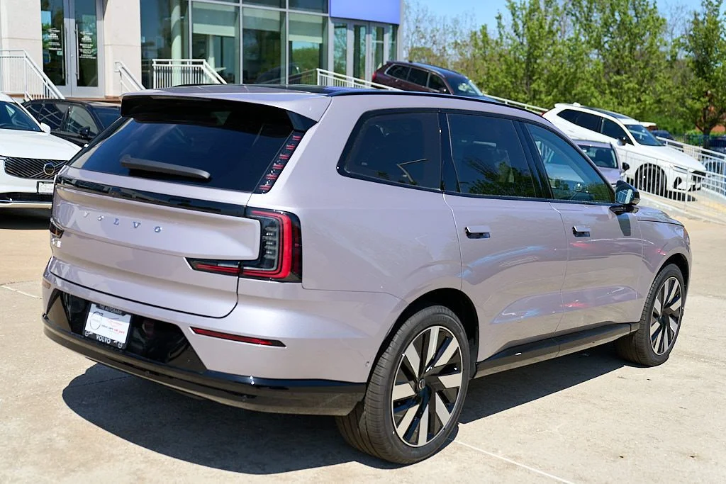 New 2026 Aurora Silver Volvo Ultra image 7