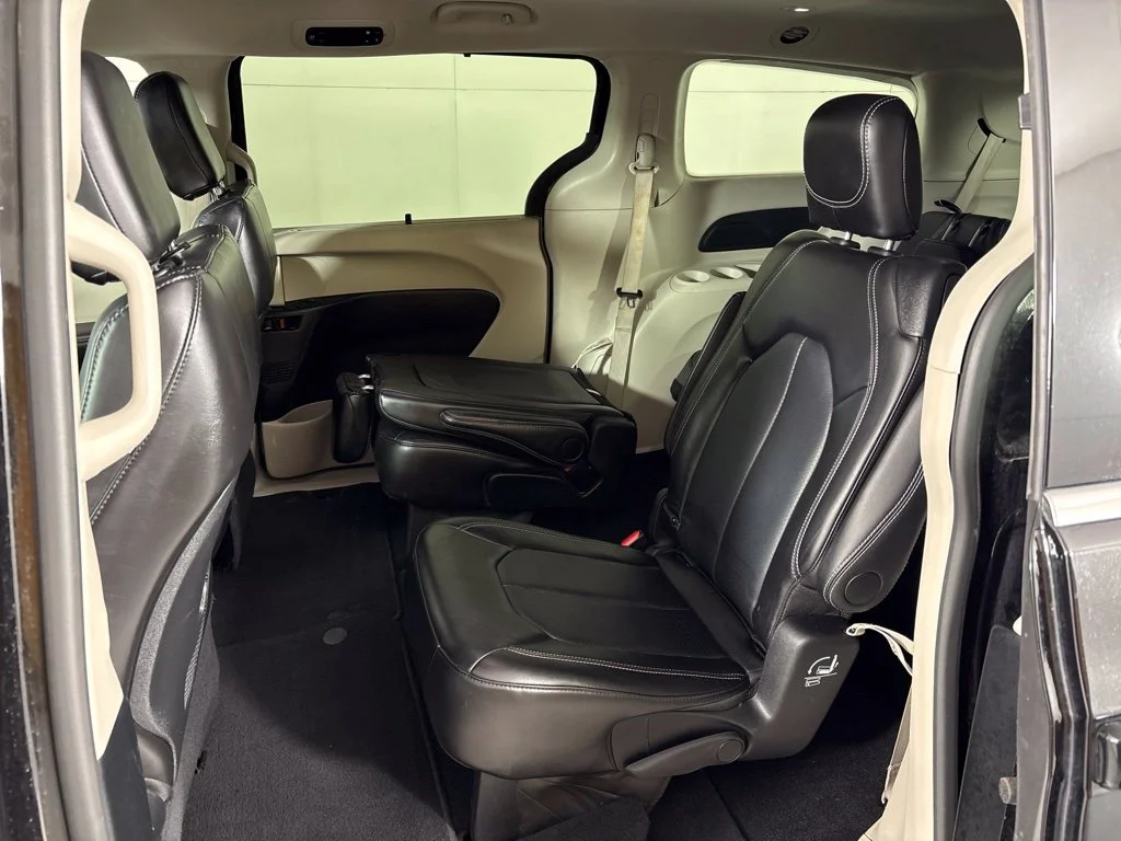 Used 2024 Black Chrysler Touring L image 26