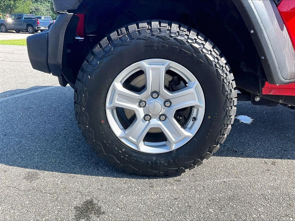 Used 2021 Red Jeep Sport S image 7