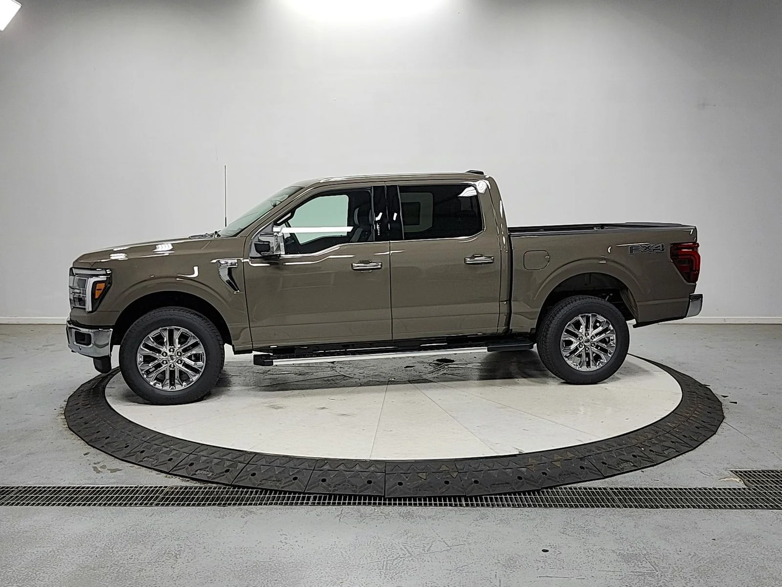 New 2026 Gray Ford Lariat image 4