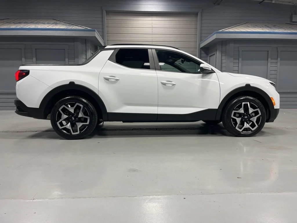 Used 2022 Ice White Hyundai Limited image 8