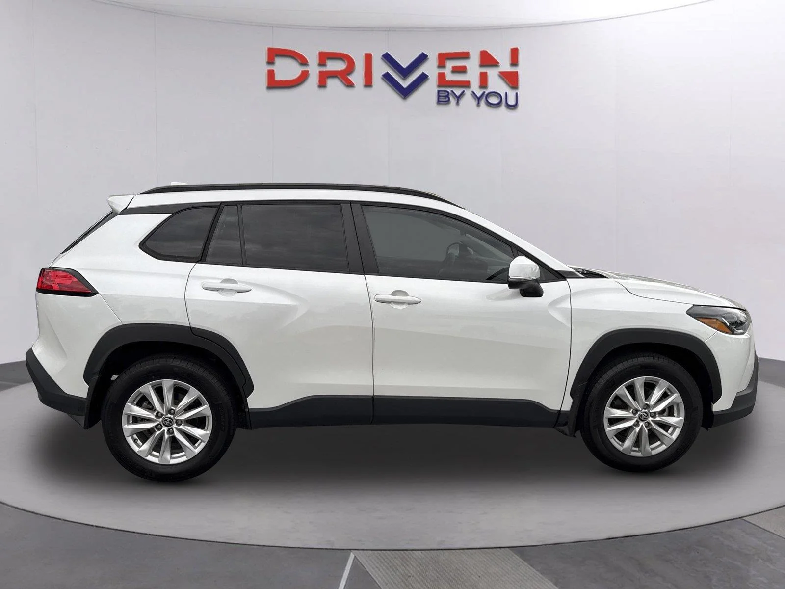 Used 2024 Wind Chill Pearl Toyota LE image 2