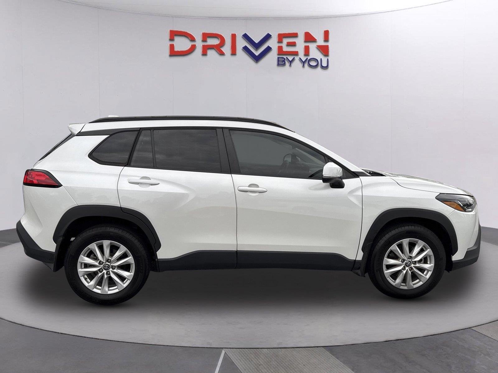 Used 2024 Wind Chill Pearl Toyota LE image 2
