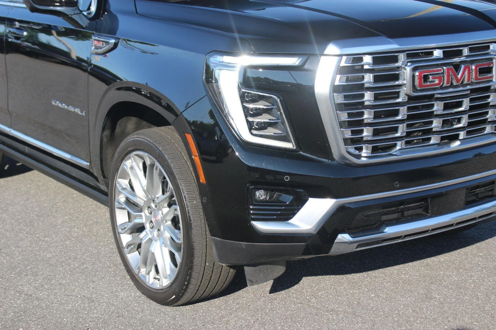 Used 2026 Onyx Black GMC Denali image 9