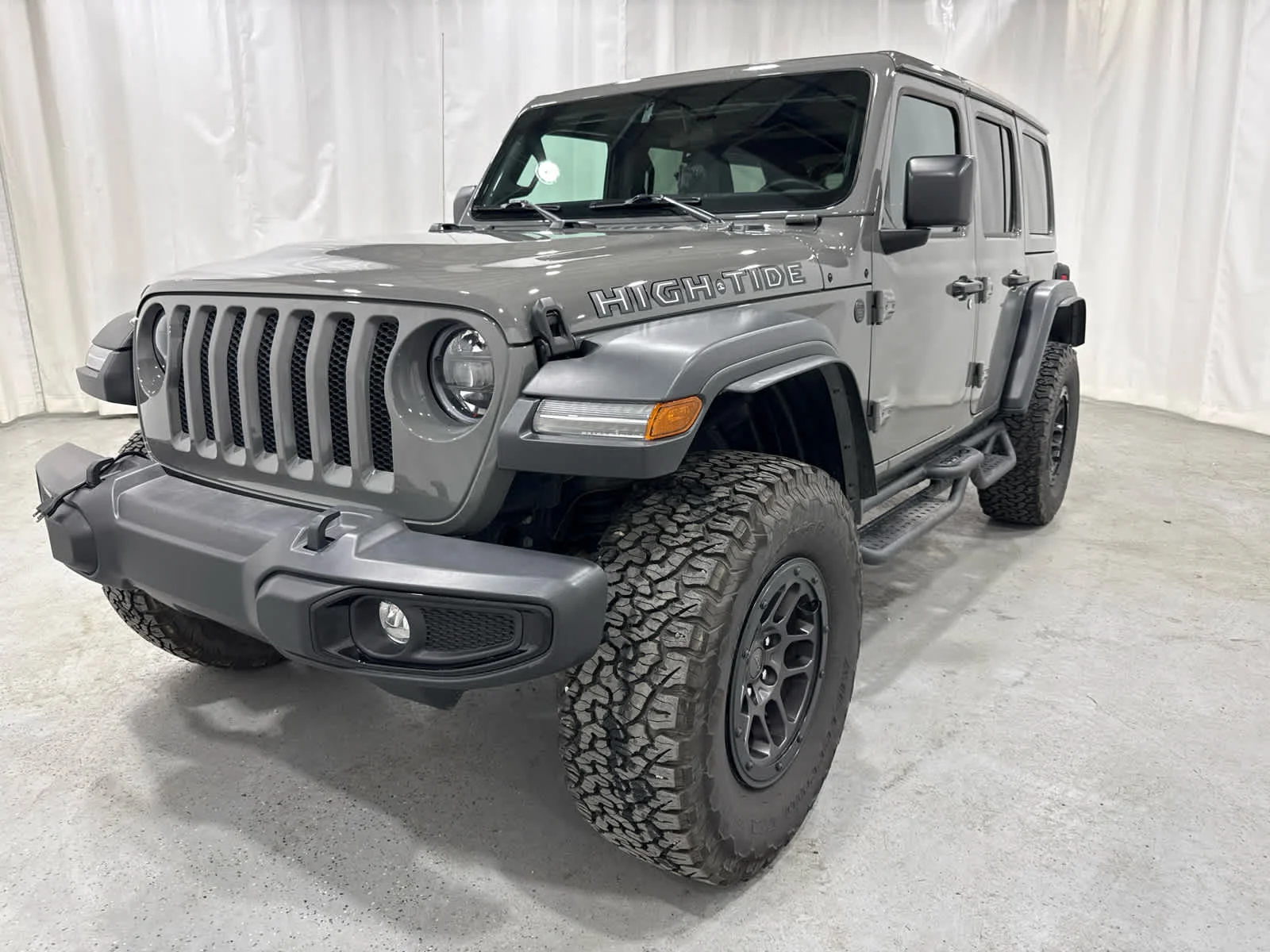 Used 2023 Gray Jeep 4-Door High Tide 4x4 image 1