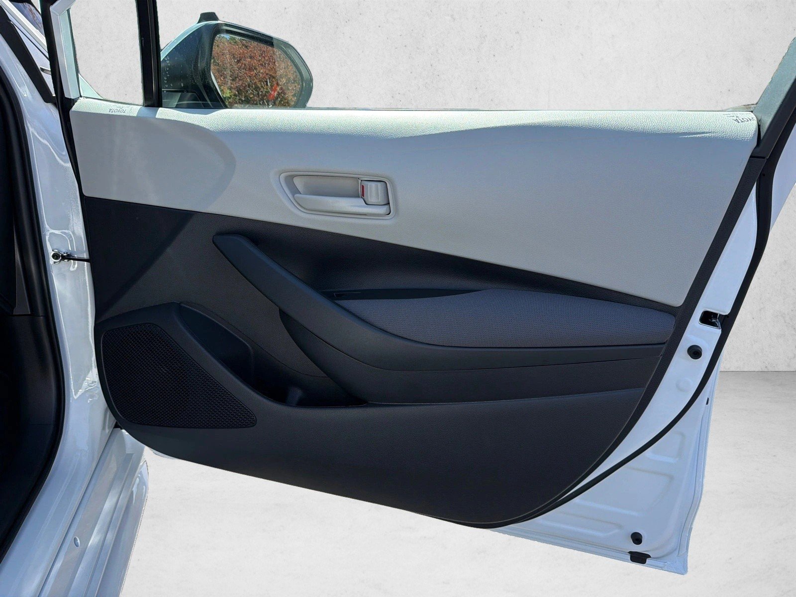 New 2027 Wind Chill Pearl Toyota LE image 14