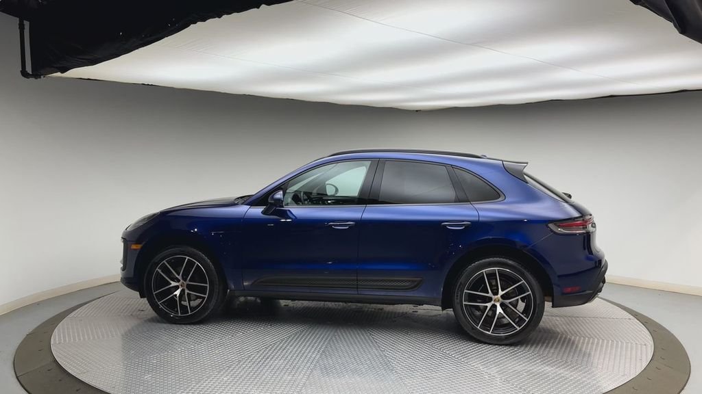 Used 2022 Gentian Blue Metallic Porsche  image 5