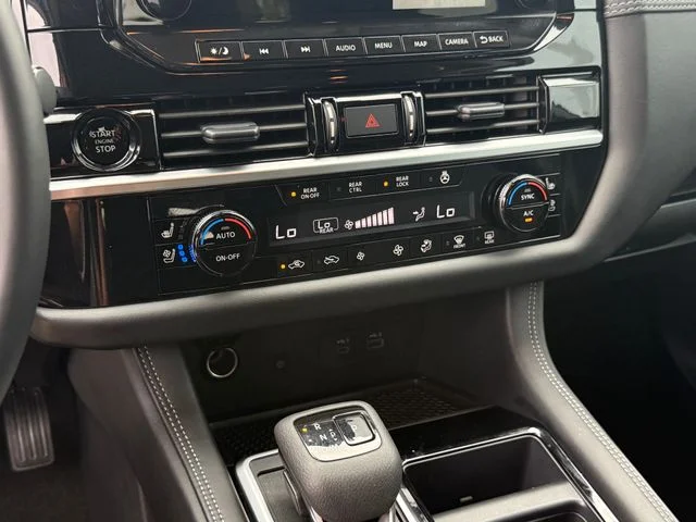 Used 2025 Gray Nissan Platinum image 17