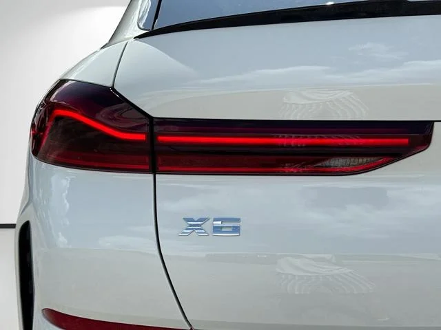 New 2027 Alpine White BMW M60i image 10