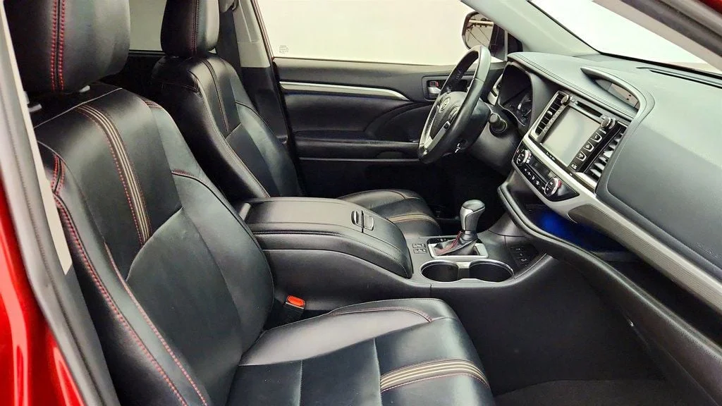 Used 2019 Salsa Red Pearl Toyota SE V6 AWD image 25