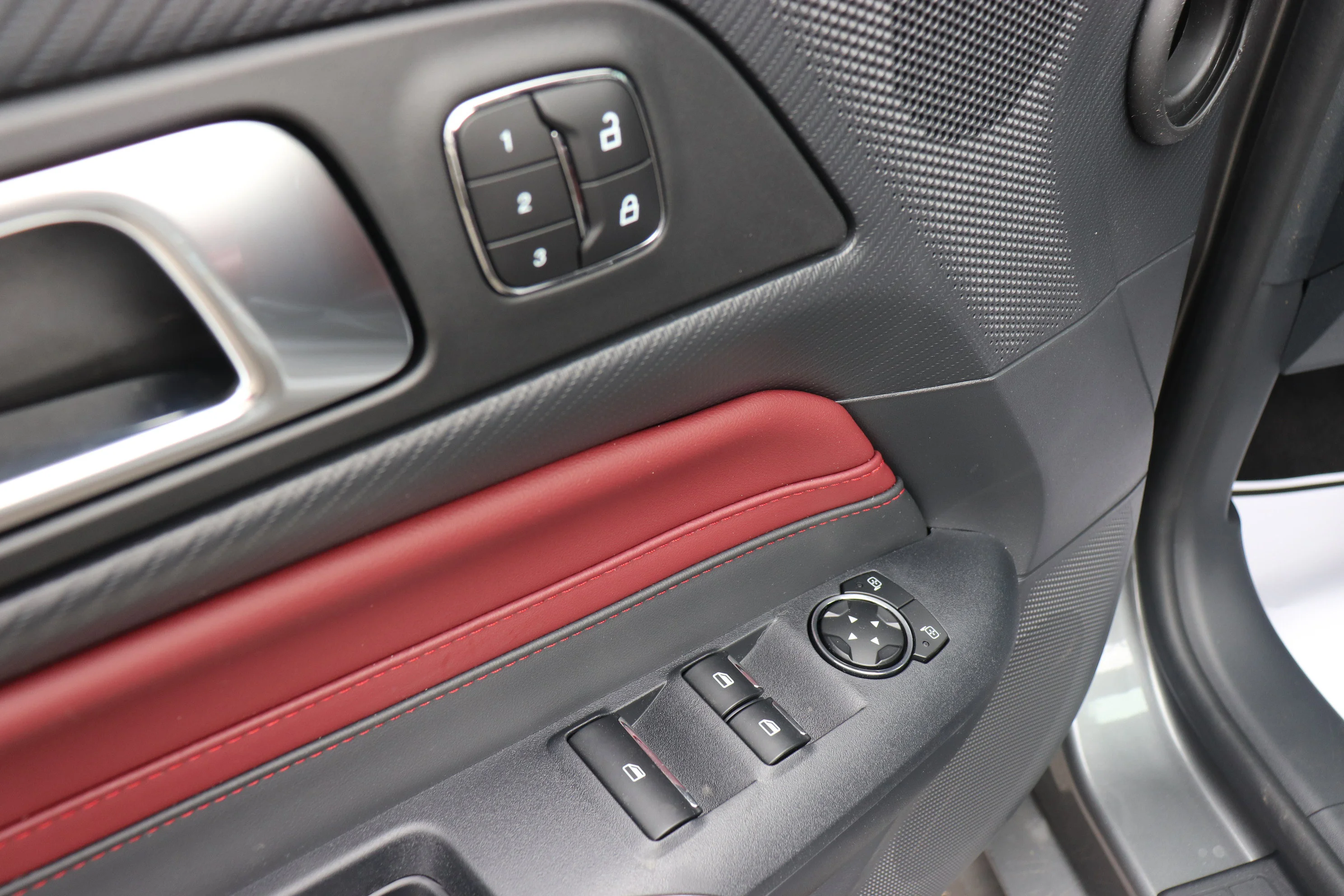 New 2026 CARBONIZED GREY METALLIC Ford GT Premium image 9