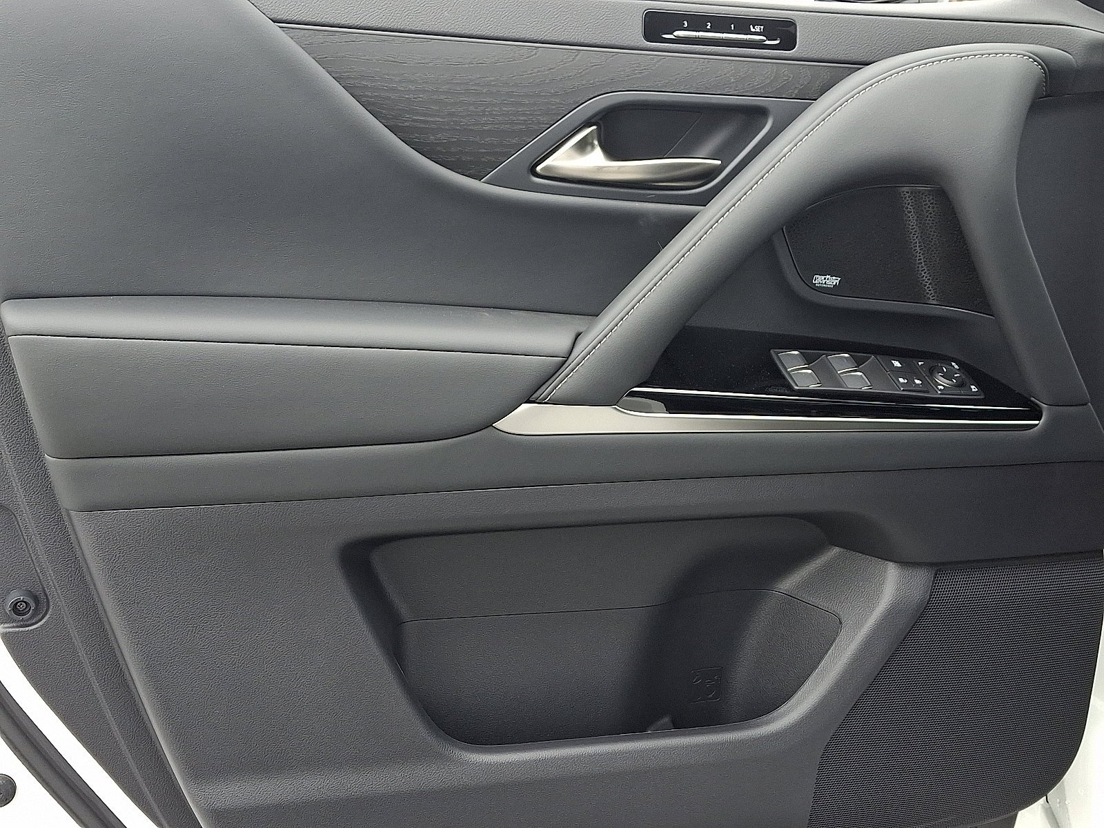 2026 Lexus LX 600 Luxury - Photo 9