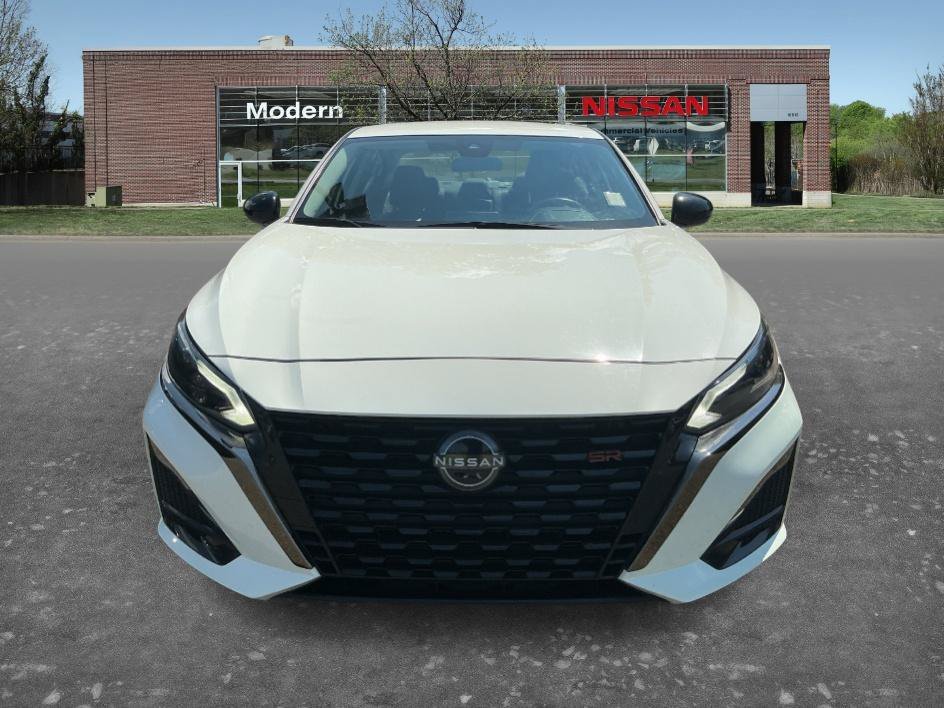 Used 2024 Glacier White Nissan 2.5 SR image 8