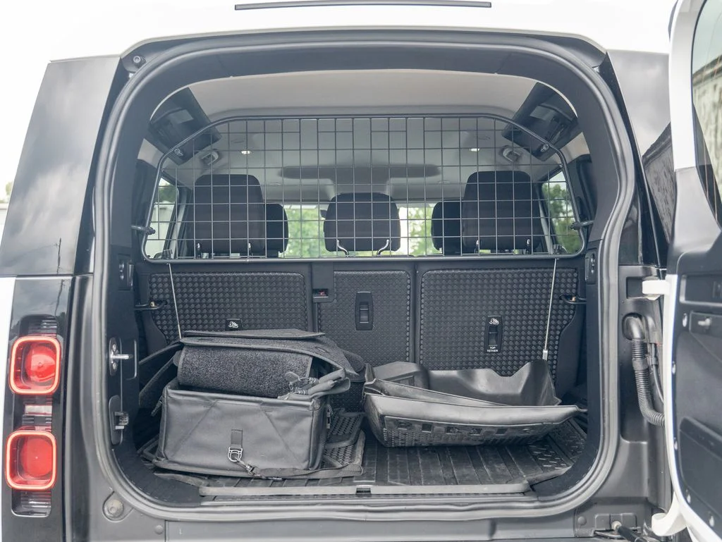Used 2023 White Land Rover Standard image 37