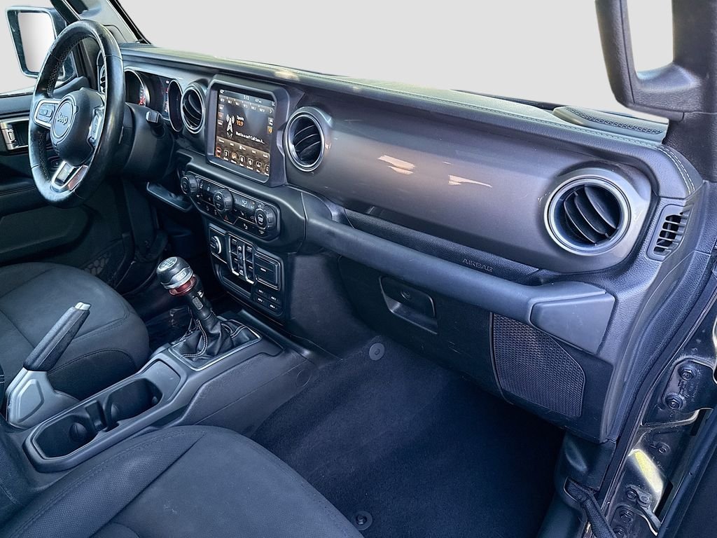 Used 2018 Granite Crystal Metallic Clearcoat Jeep Sahara image 29