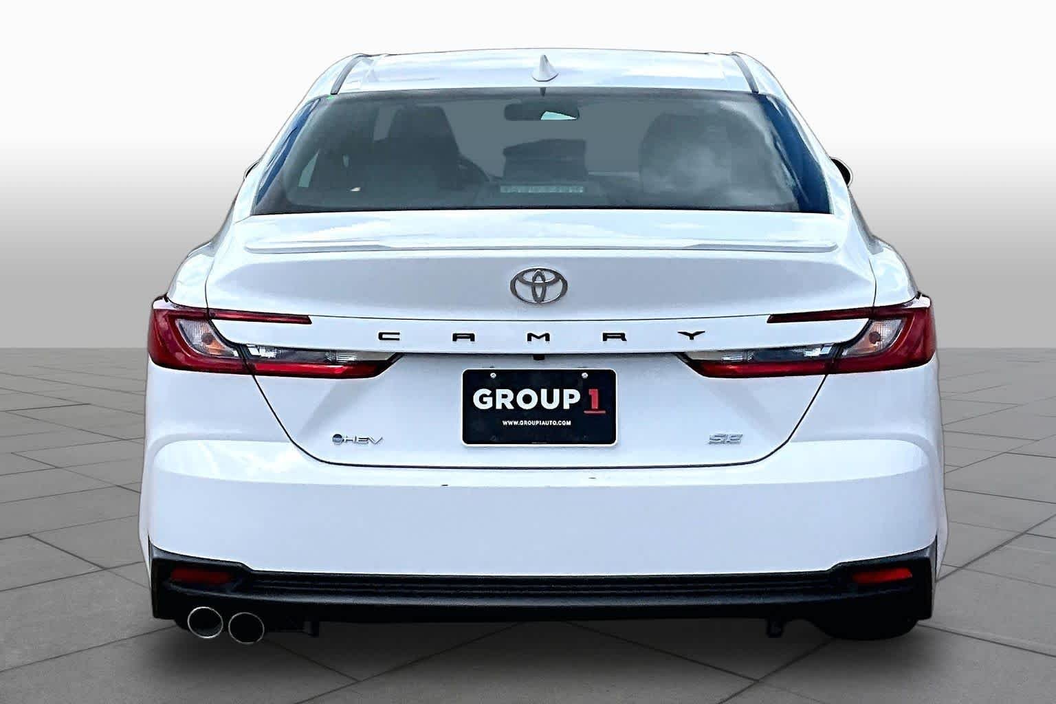 Used 2025 Ice Cap Toyota SE image 5