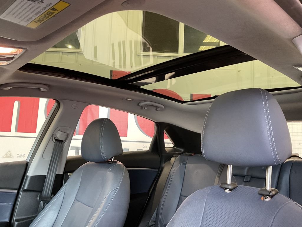 Used 2013 Gray Hyundai Base w/Blue image 25
