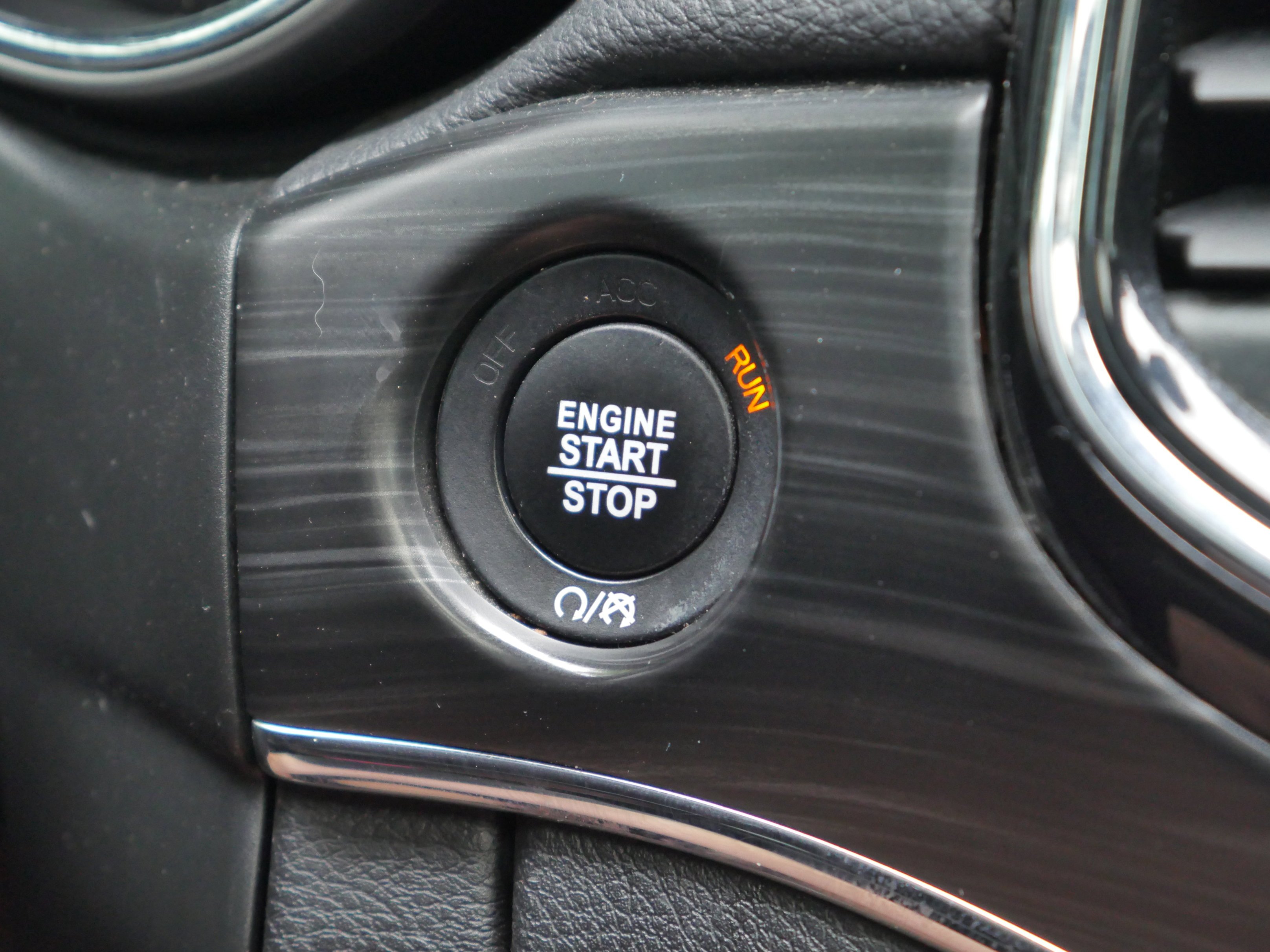 Used 2020 Slate Blue Pearlcoat Jeep Limited image 9
