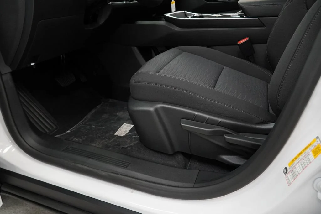 New 2027 Summit White Chevrolet LT image 21