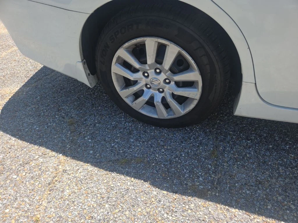 Used 2017 White Nissan 2.5 S image 21